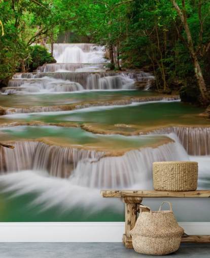 Decorazione murale con cascata tropicale Decorazione murale con cascata tropicale