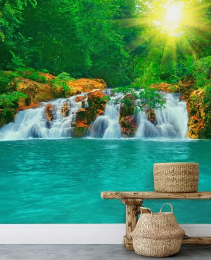 Decorazione murale con cascata tropicale e piscina