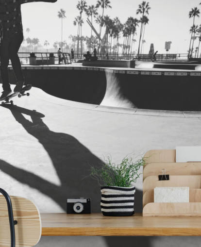 Sort og hvid Skateboarder i Park Baggrund