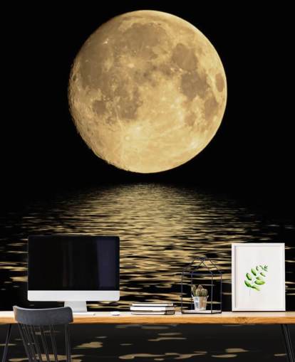 Goldener Mond reflektiert auf Meereswellen Fototapete