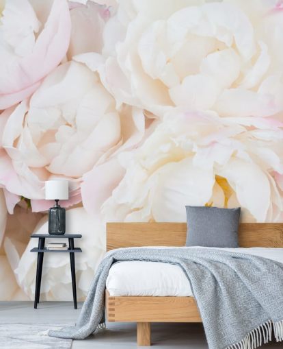 roze en witte bloemenbehangmuurschildering genaamd Peony Clouds voor slaapkamers, woonkamers en badkamers roze en witte bloemenbehangmuurschildering genaamd Peony Clouds voor slaapkamers, woonkamers en badkamers