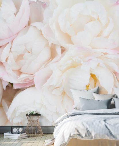 vaaleanpunainen ja valkoinen kukka-taustakuvamaalaus nimeltä Peony Clouds makuuhuoneisiin, olohuoneisiin ja kylpyhuoneisiin