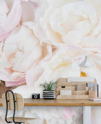 roze en witte bloemenbehangmuurschildering genaamd Peony Clouds voor slaapkamers, woonkamers en badkamers