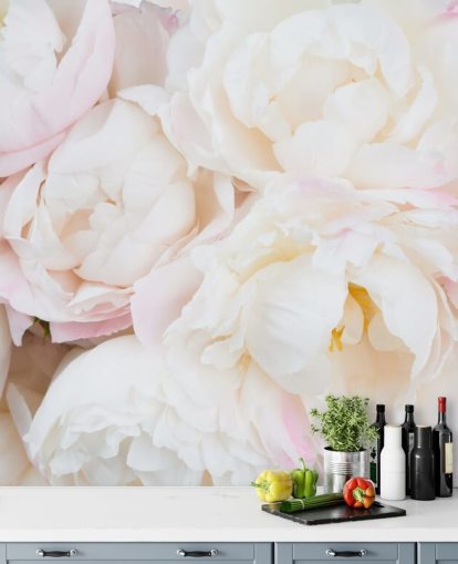 rosa-weiße Blumentapete namens Peony Clouds für Schlafzimmer, Wohnzimmer und Badezimmer