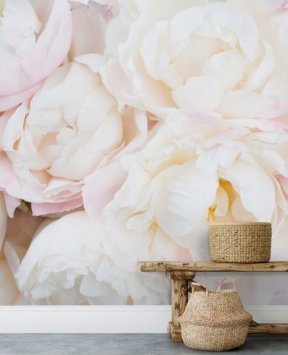 rosa och vit blommig tapet väggmålning kallad Peony Clouds för sovrum, vardagsrum och badrum