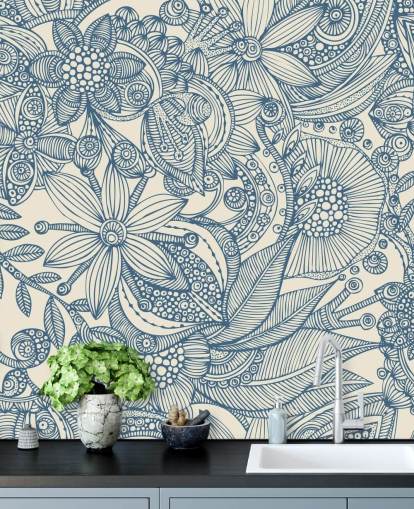 mural de pared ilustrativo azul y blanco llamado Flowers and Doodles Blue para dormitorios y salas de estar