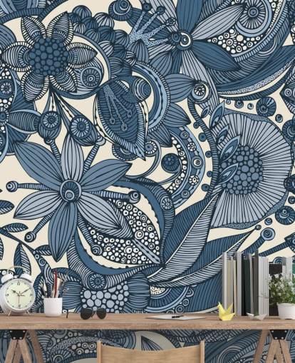 Papel pintado de flores ilustradas azules y blancas Papel pintado de flores ilustradas azules y blancas