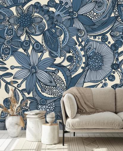 Papel pintado de flores ilustradas azules y blancas