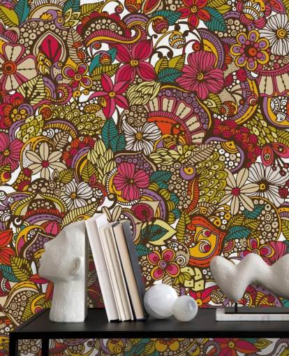 Decorazione murale con collage di fiori color arcobaleno