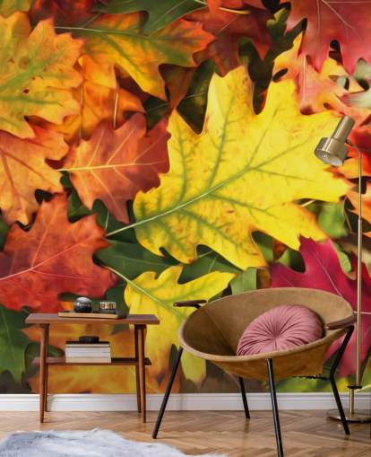 mural de papel de parede de folhas personalizáveis em verde e laranja chamado Colorful Autumn Oak Leaves