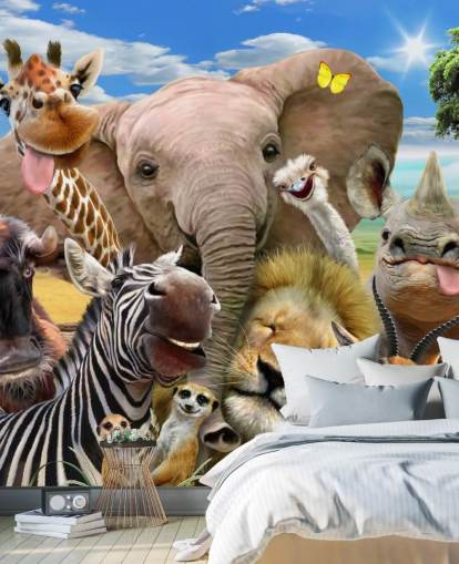 farbenfrohe personalisierbare Tiertapete namens Africa Selfie von Howard Robinson für das Kinderzimmer