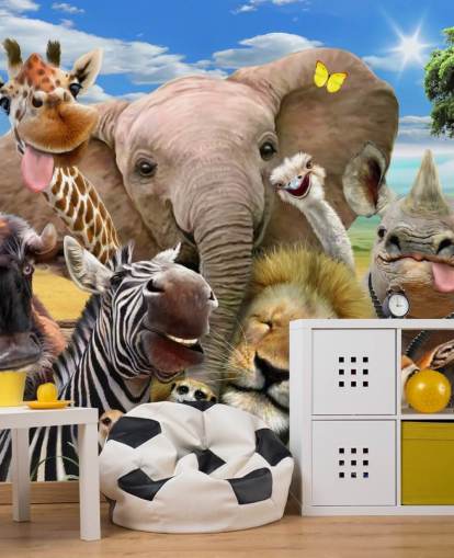 farbenfrohe personalisierbare Tiertapete namens Africa Selfie von Howard Robinson für das Kinderzimmer