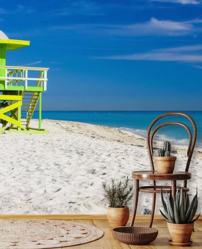 Cabana salva-vidas verde na praia papel de parede Cabana salva-vidas verde na praia papel de parede