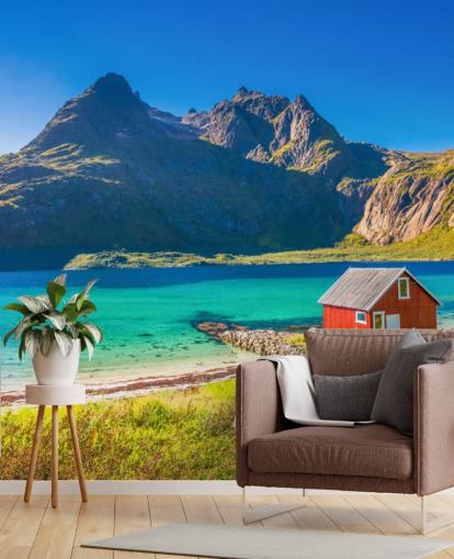 Blick auf den Strand und die Berge mit roter Hütte Tapete