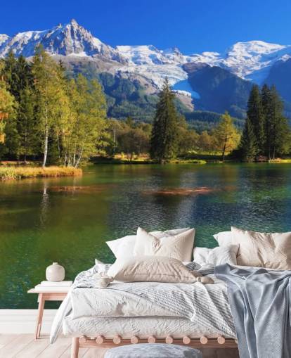 blauw en groen aanpasbaar meerbehang genaamd Snow Capped Mountains voor slaapkamer of kantoor