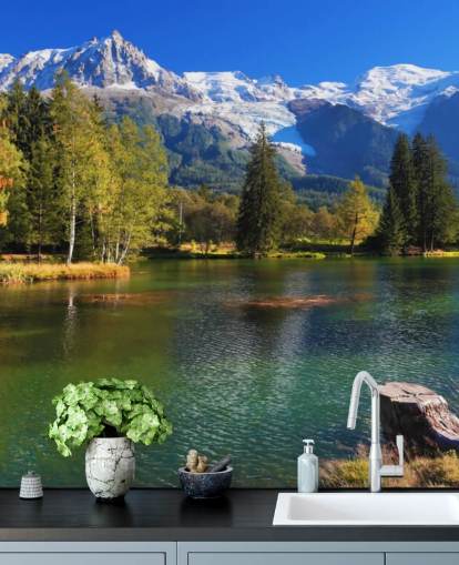 Blaue und grüne personalisierbare Seetapete namens Snow Capped Mountains für Schlafzimmer oder Büro