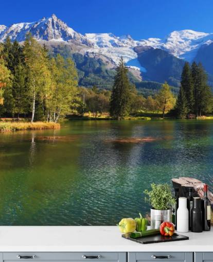Blaue und grüne personalisierbare Seetapete namens Snow Capped Mountains für Schlafzimmer oder Büro