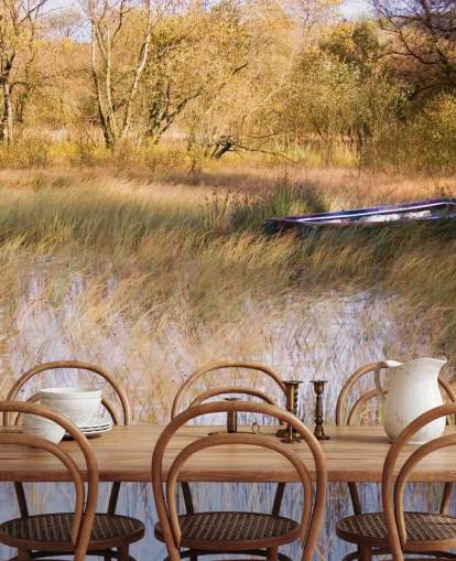 Décoration murale bateau reposant parmi les roseaux sur le lac