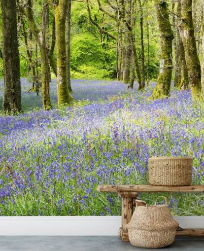 papier peint mural de forêt personnalisé bleu et vert appelé Into the Blue par Phil McMenemy pour les salons