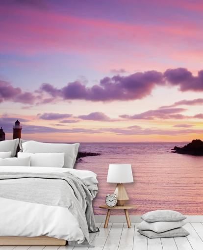 Roze zonsondergang bij kustmuurschildering