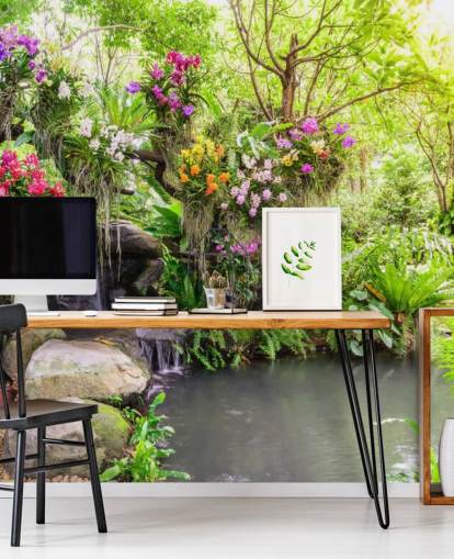 groene op maat gemaakte waterval behangmuurschildering genaamd Orchid Garden Waterfall voor woonkamers