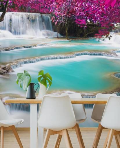 mural de papel de parede personalizado turquesa e rosa chamado Cachoeira Kuang Si para quartos, salas de jantar e espaços de relaxamento