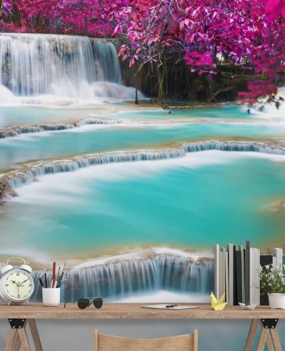 turquoise en roze op maat gemaakte muurschildering genaamd Kuang Si Waterfall voor slaapkamers, eetkamers en ontspanningsruimtes