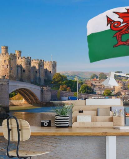Walesin linnan taustakuvamaalaus nimeltä Conwy Castle ja Walesin lippu kodeille, toimistoille ja yrityksille