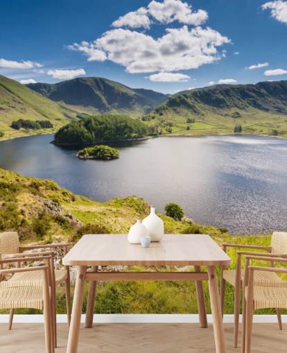 mural de papel de parede de lago azul e verde chamado Haweswater de Whiteacre Crag para quartos, salas de estar e escritórios domésticos