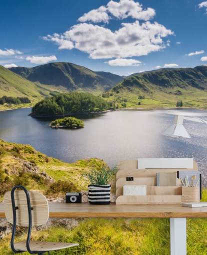 sininen ja vihreä järven taustakuvamaalaus nimeltä Haweswater Whiteacre Cragista makuuhuoneisiin, olohuoneisiin ja kotitoimistoihin