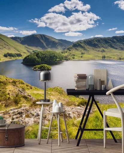 Blau-grüne Seetapete namens Haweswater von Whiteacre Crag für Schlafzimmer, Wohnzimmer und Heimbüros