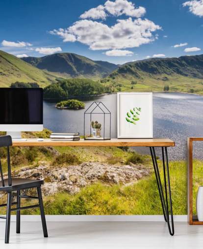 blauwe en groene meerbehangmuurschildering genaamd Haweswater van Whiteacre Crag voor slaapkamers, woonkamers en thuiskantoren