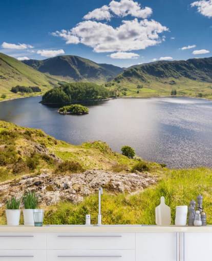 mural de papel pintado de lago azul y verde llamado Haweswater de Whiteacre Crag para dormitorios, salas de estar y oficinas en casa