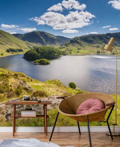 mural de papel pintado de lago azul y verde llamado Haweswater de Whiteacre Crag para dormitorios, salas de estar y oficinas en casa