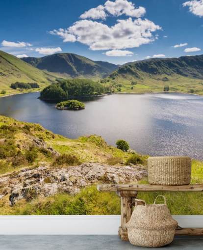 mural de papel pintado de lago azul y verde llamado Haweswater de Whiteacre Crag para dormitorios, salas de estar y oficinas en casa