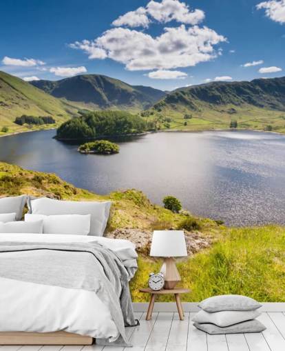 mural de papel de parede de lago azul e verde chamado Haweswater de Whiteacre Crag para quartos, salas de estar e escritórios domésticos mural de papel de parede de lago azul e verde chamado Haweswater de Whiteacre Crag para quartos, salas de estar e escritórios domésticos