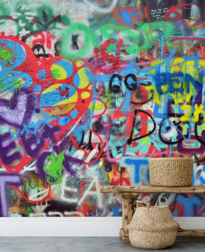 fargerikt gatekunsttapet veggmaleri kalt Wall Sprayer with Graffiti for tenåringssoverom