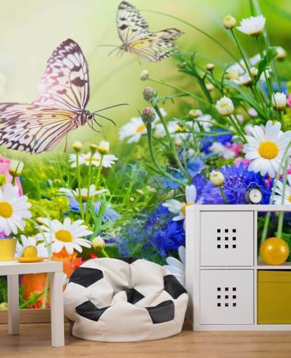 mural de papel pintado de mariposas personalizable azul, verde y blanco llamado Mariposas y flores para negocios, residencias de ancianos y pasillos