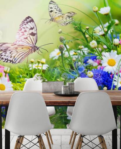 mural de papel pintado de mariposas personalizable azul, verde y blanco llamado Mariposas y flores para negocios, residencias de ancianos y pasillos