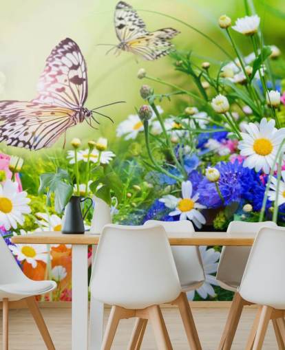blå, grønne og hvite tilpassbare sommerfugler tapetmaleri kalt Sommerfugler og blomster for bedrifter, omsorgsboliger og korridorer