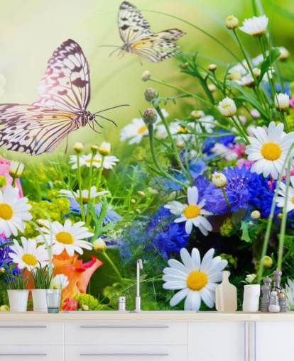 mural de papel pintado de mariposas personalizable azul, verde y blanco llamado Mariposas y flores para negocios, residencias de ancianos y pasillos