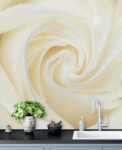 Decorazione murale con rose bianche 