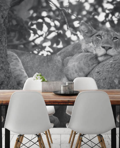 Lion vilar på en gren väggmålning