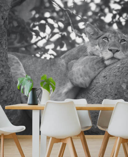 Decorazione murale con leone appoggiato su un ramo