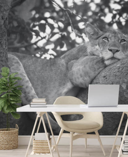 Decorazione murale con leone appoggiato su un ramo