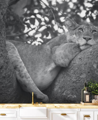 Decorazione murale con leone appoggiato su un ramo