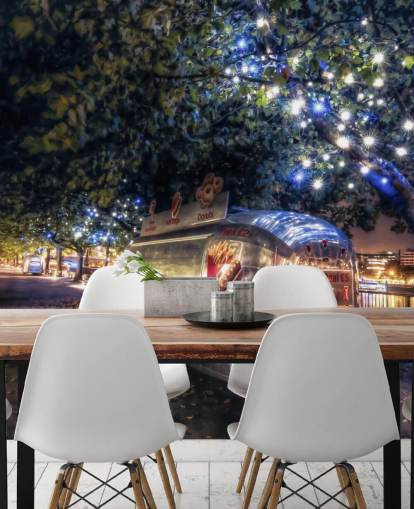 caravana prateada em papel de parede florestal