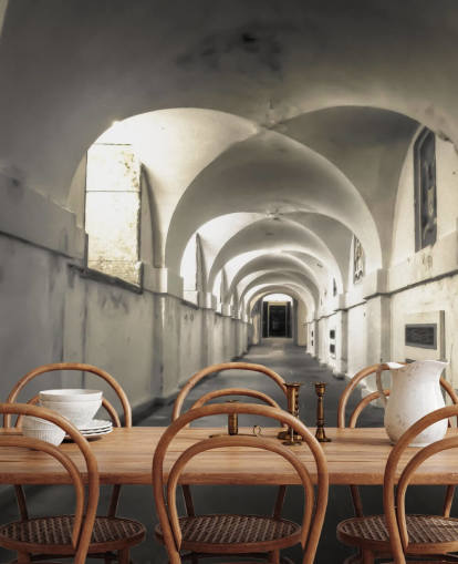 murale lungo coridoor edificio bianco