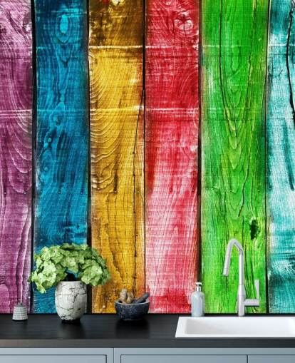 Papel pintado con paneles de madera de colores
