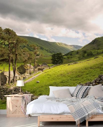 Decorazione murale con fattoria, campi e pietra secca nella valle dei laghi